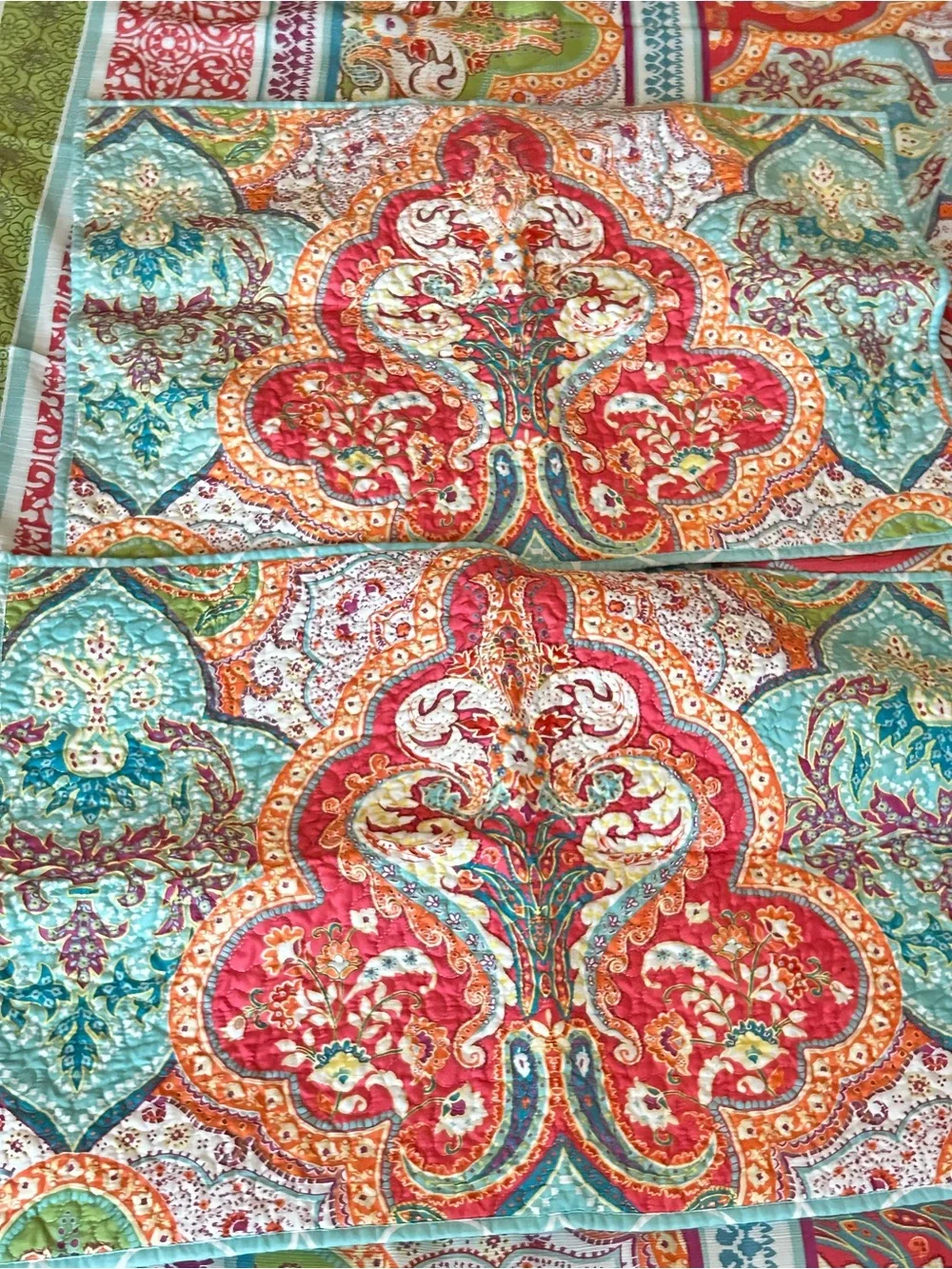 Better Homes & Gardens Shower Curtain 70x72 2 quilted pillow shams to Match